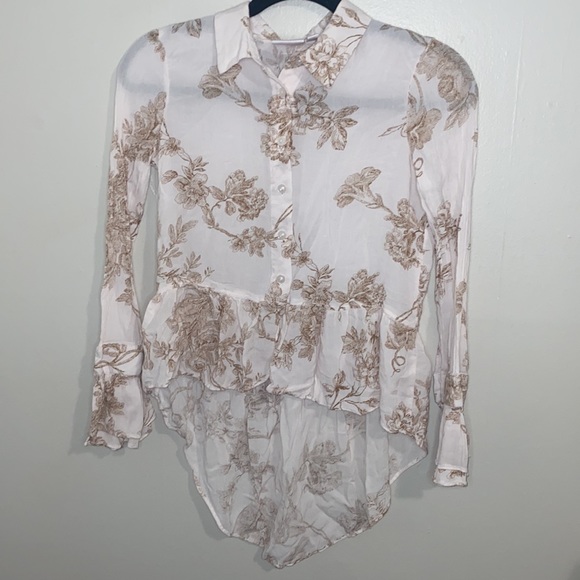 🦋Sheer button-up flower patterned long sleeved top! - Picture 2 of 8